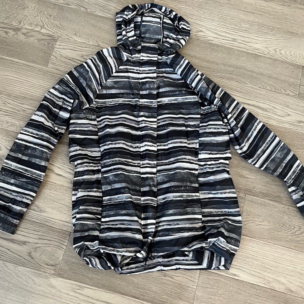 Lululemon lab jacket in size 8